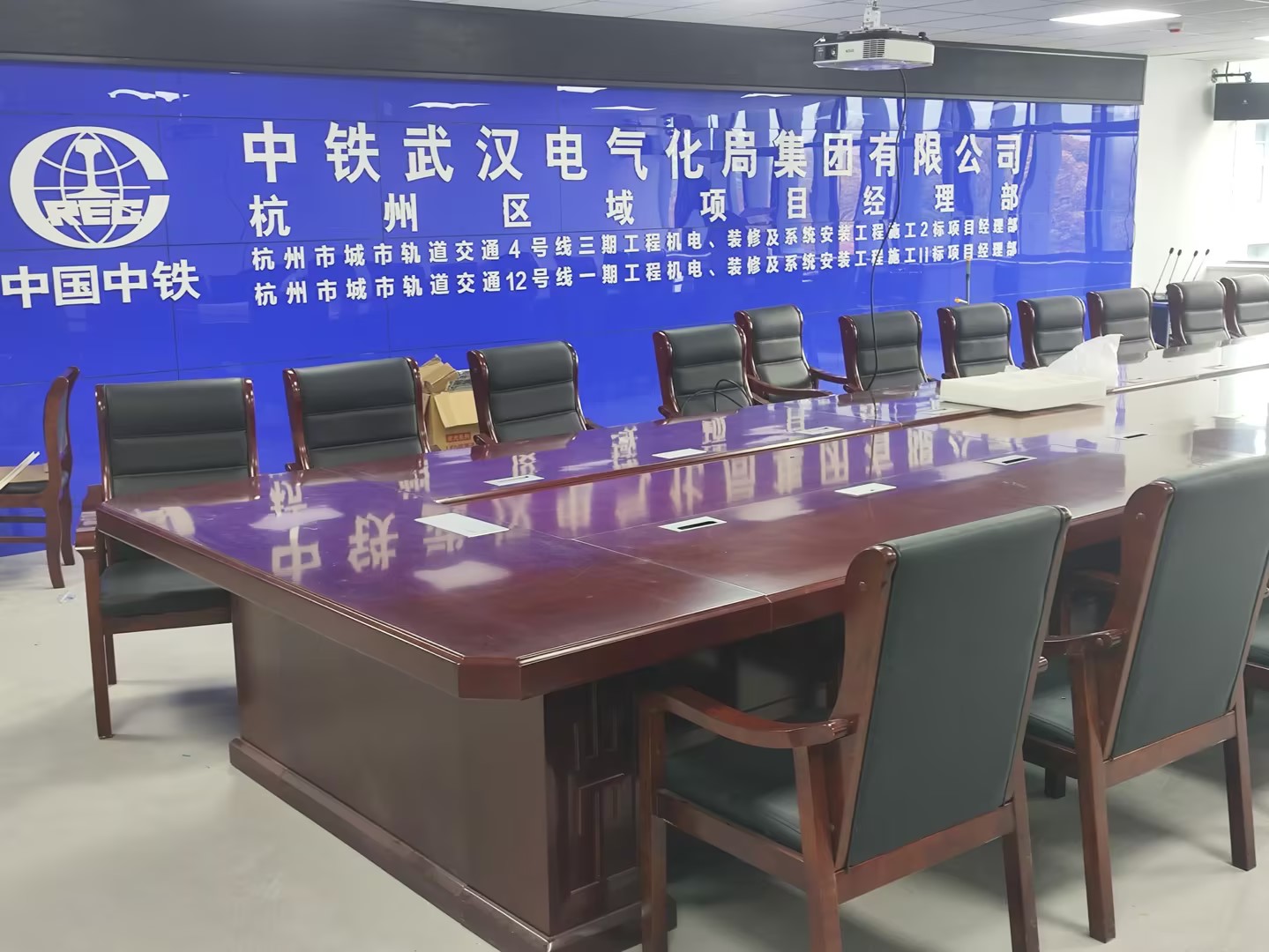 即插即用真的存在吗？中铁项目部的电脑会议设备实测